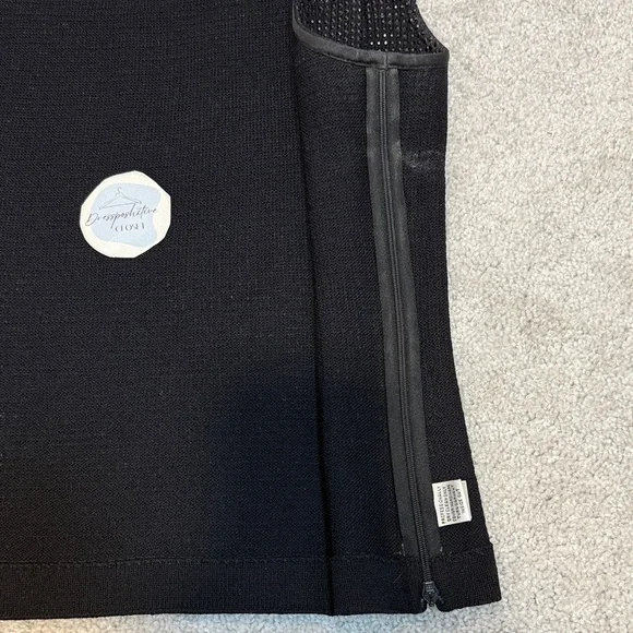 St. John Vintage Women's Knit Metallic Beaded Crop Black Tank Top 2002 - Picture 7 of 7